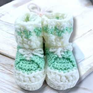 Handmade Aqua Green White "Converse" Low Top Crocheted Vintage Baby Booties NEW
